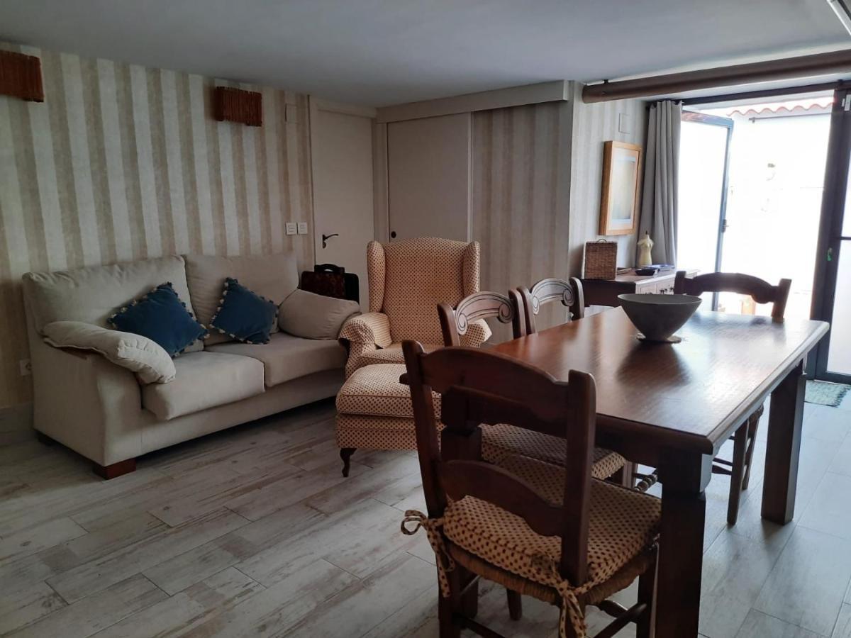 Un Apartamento Vacacional Con Detalles De Un Hogar Mairena del Aljarafe Bagian luar foto