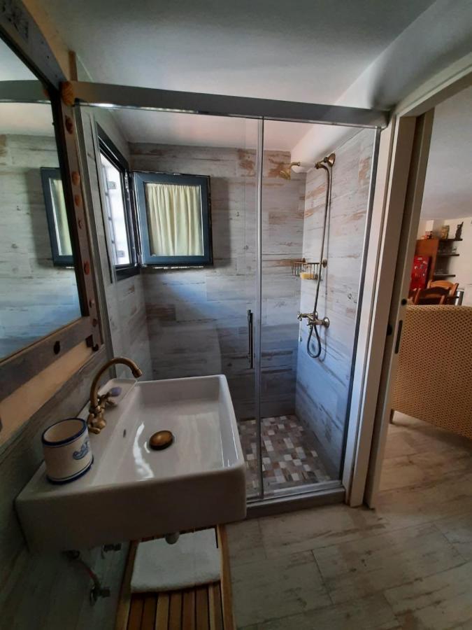 Un Apartamento Vacacional Con Detalles De Un Hogar Mairena del Aljarafe Bagian luar foto