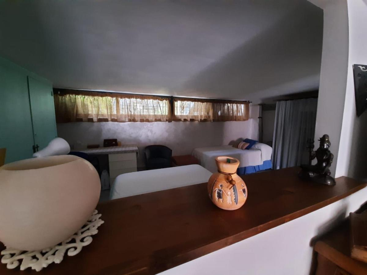 Un Apartamento Vacacional Con Detalles De Un Hogar Mairena del Aljarafe Bagian luar foto