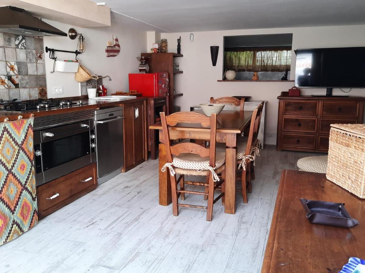 Un Apartamento Vacacional Con Detalles De Un Hogar Mairena del Aljarafe Bagian luar foto