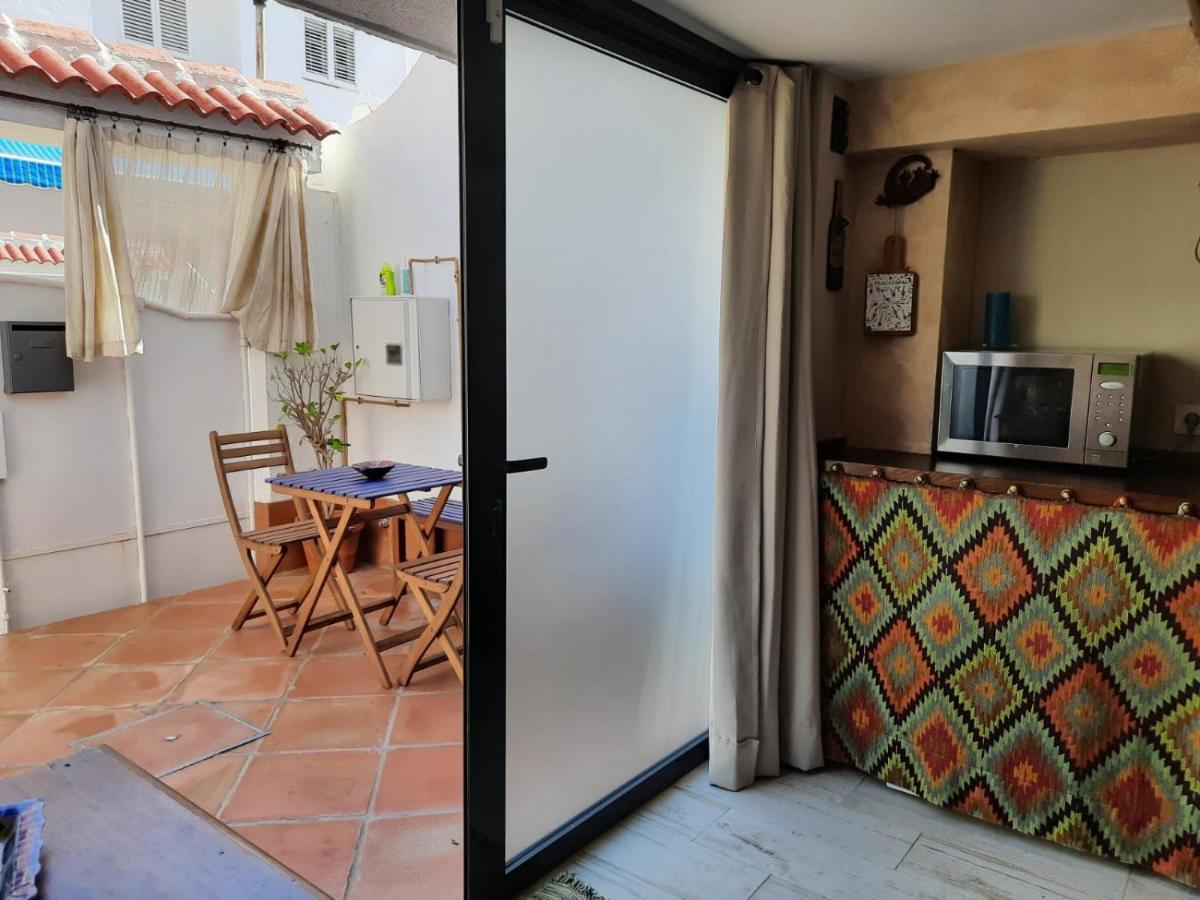 Un Apartamento Vacacional Con Detalles De Un Hogar Mairena del Aljarafe Bagian luar foto
