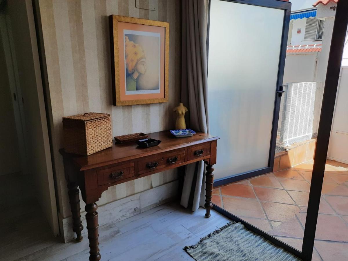 Un Apartamento Vacacional Con Detalles De Un Hogar Mairena del Aljarafe Bagian luar foto